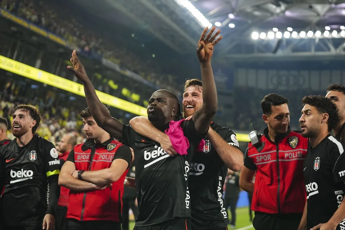 Beşiktaş, ligde 4 maç sonra derbi galibiyeti aldı