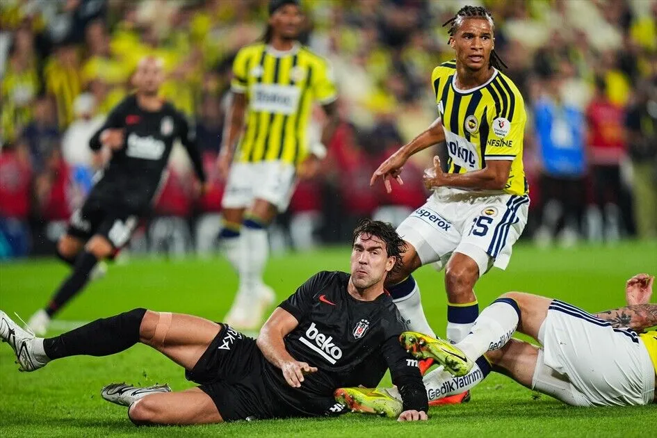Beşiktaş derbide Fenerbahçe'yi 2-1 mağlup etti